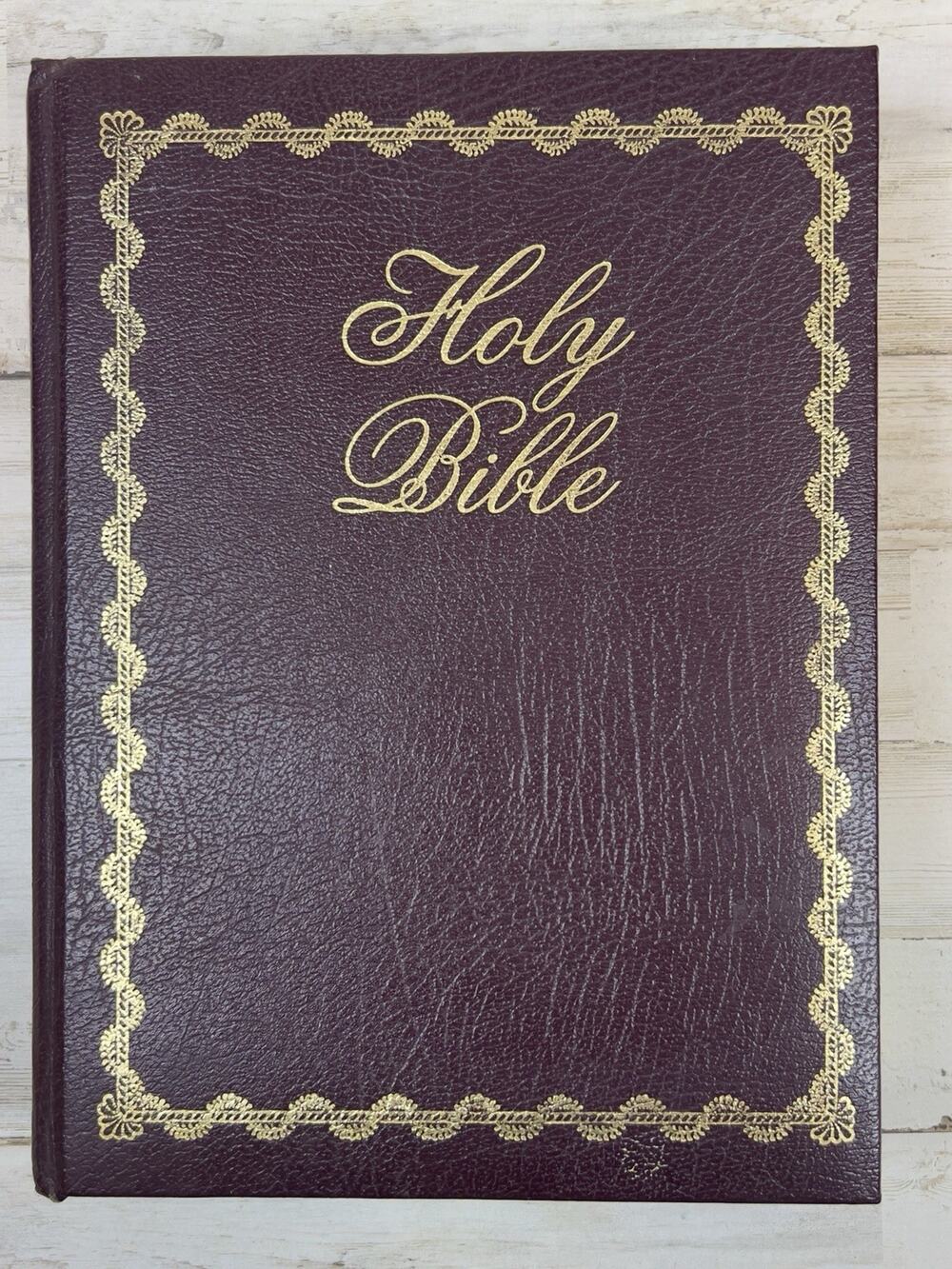 Thomas Kinkade Lighting the Way Home Family Bible Hardcover 2002 Illustrated